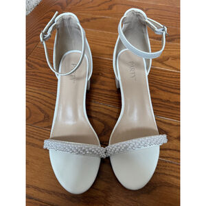 Women’s White Pearl Party Dress Shoes Size 7 EUC